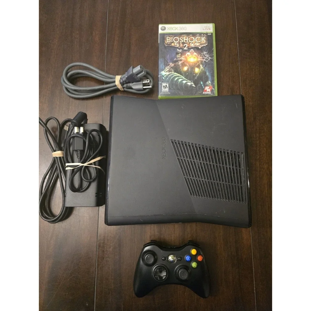 Xbox 360 Slim Black Console 250GB‎ Hard Drive, One Controller, Cables And Game